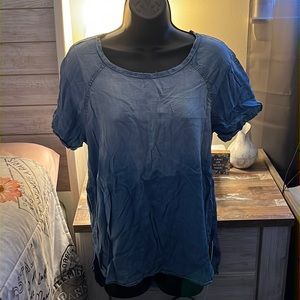(READ DESCRIPTION PLEASE) Cute fashionable denim shirt! (Runs slightly small)